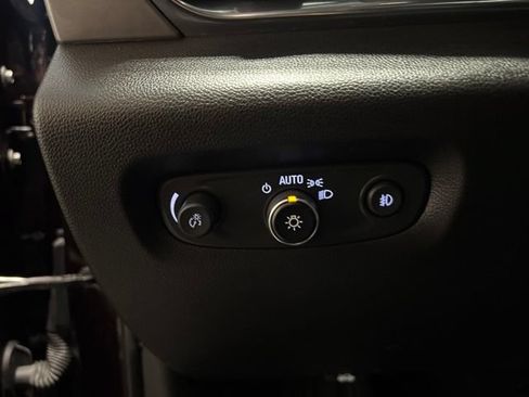 Used 2020 Chevrolet Traverse LT w/ Driver Confidence II Package AWD/4WD image 14