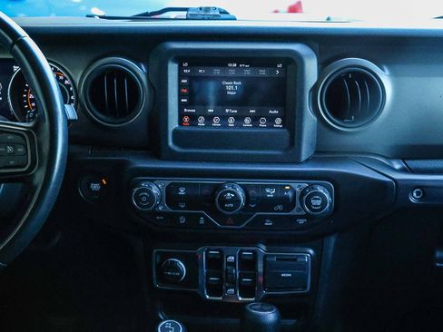 Used 2021 Jeep Wrangler Unlimited Sport image 18