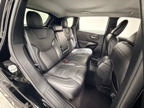 Used 2020 Jeep Cherokee Limited image 28