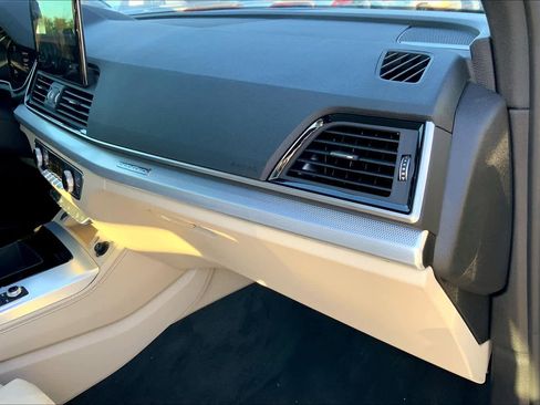 Used 2024 Audi Q5 2.0T Premium Plus w/ Premium Plus Package image 17