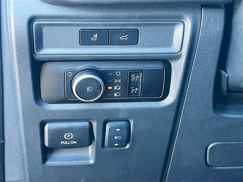 Used 2024 Ford Expedition Limited image 10