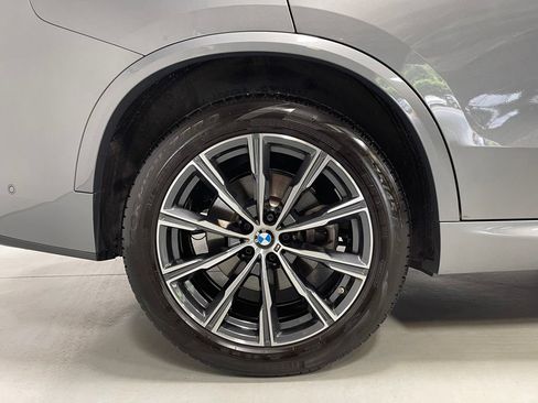Used 2024 BMW X5 xDrive40i w/ M Sport Package AWD/4WD image 15