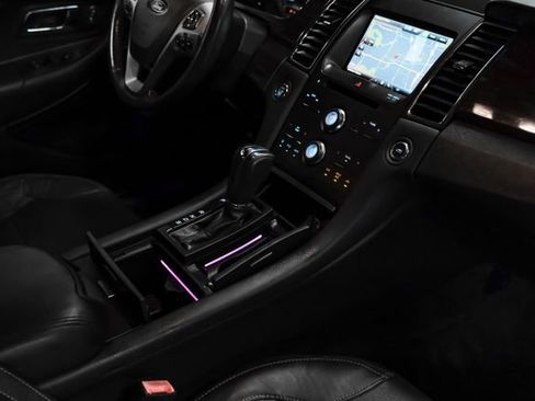 Used 2015 Ford Taurus Limited FWD image 19