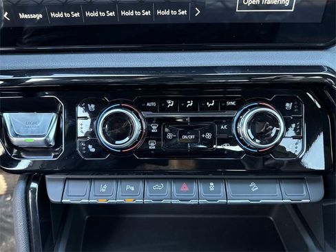 Used 2024 GMC Sierra 2500 AT4 w/ Technology Package image 22