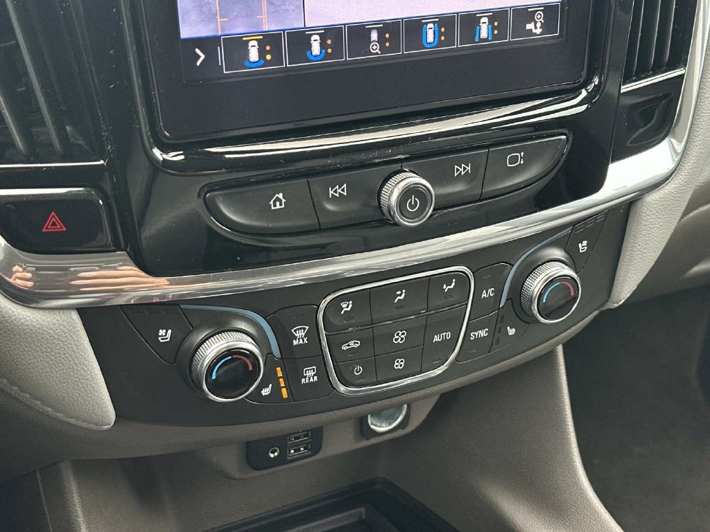 Used 2021 Chevrolet Traverse Premier FWD image 33