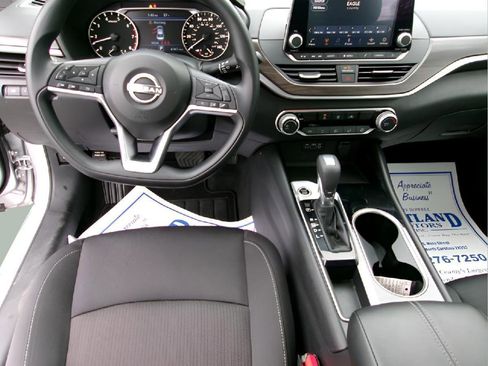 Used 2024 Nissan Altima 2.5 SV image 14