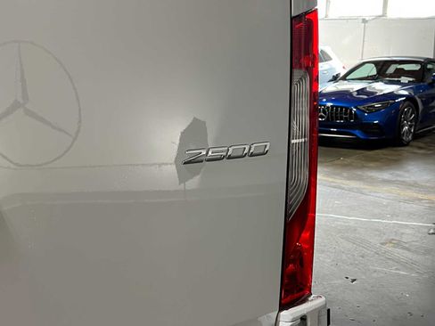 Used 2025 Mercedes-Benz Sprinter 2500 image 15