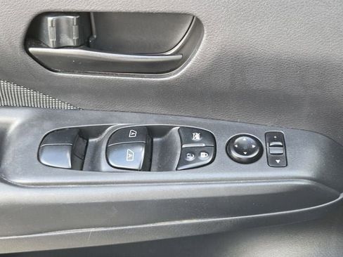 Used 2020 Nissan Kicks S FWD image 33