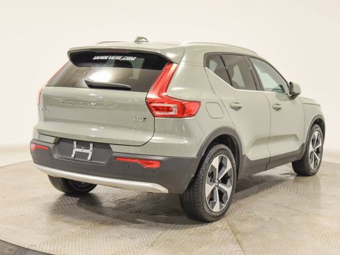 Used 2024 Volvo XC40 B5 Plus image 5