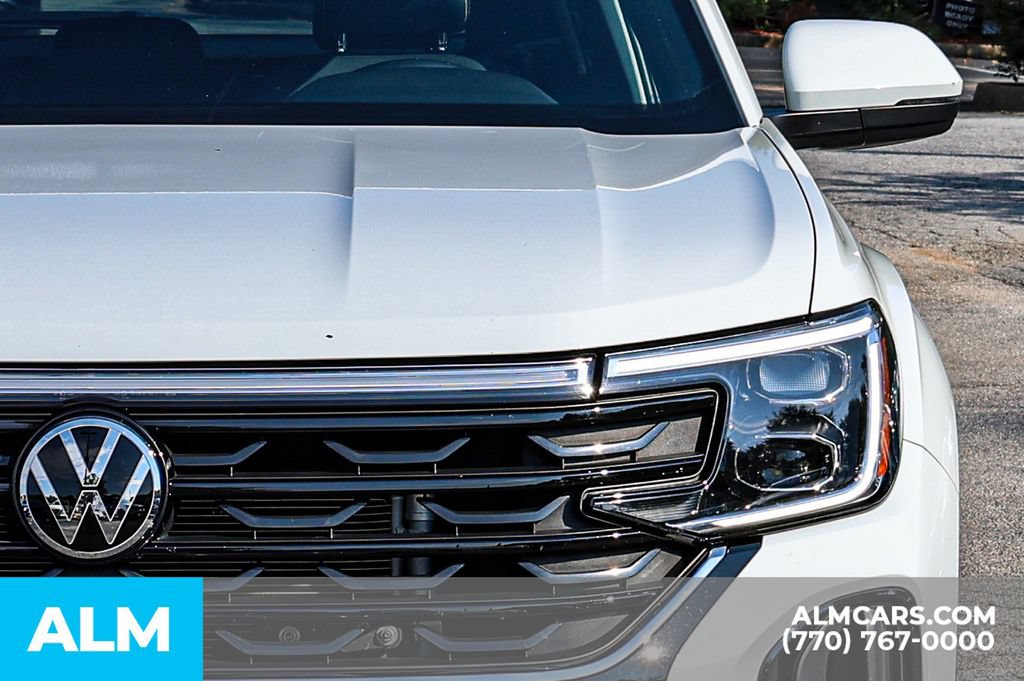 Used 2025 Volkswagen Atlas Cross Sport SE FWD image 14