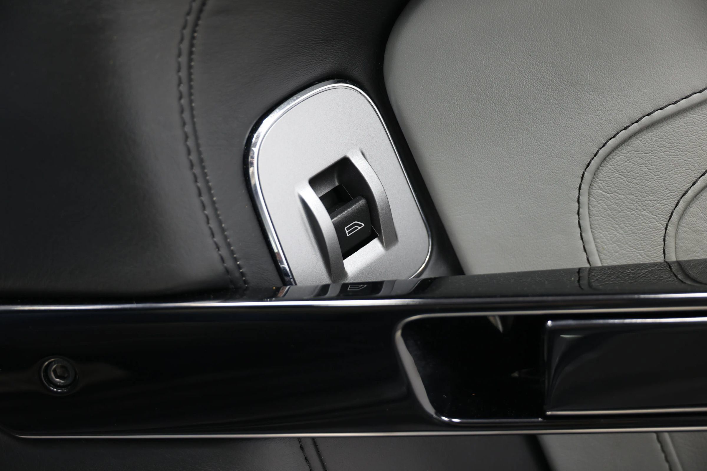 Used 2016 Aston Martin V8 Vantage S RWD image 46
