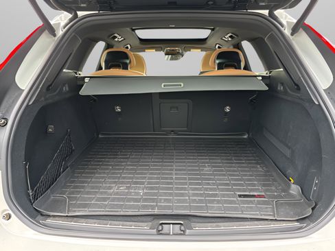 Used 2019 Volvo XC60 T5 Momentum w/ Premium Package image 23