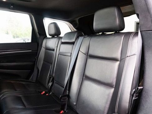 Used 2017 Jeep Grand Cherokee Limited w/ Luxury Group II image 23