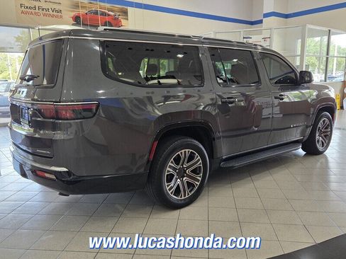 Used 2023 Jeep Wagoneer L Series II AWD/4WD image 4