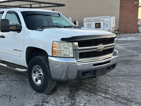 Used 2009 Chevrolet Silverado 2500 LT w/ Suspension Package, Off-Road image 4