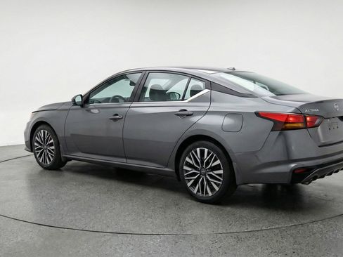Used 2025 Nissan Altima 2.5 SV FWD image 6