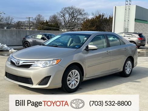 Used 2014 Toyota Camry LE image 2