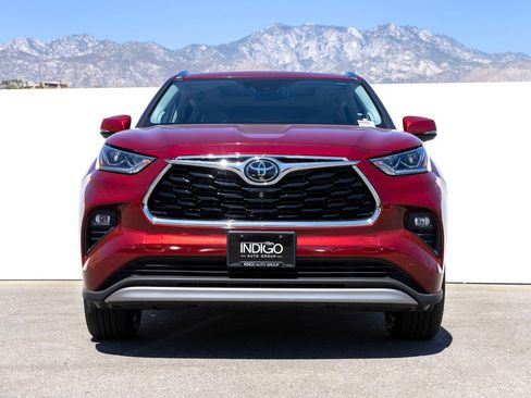 Used 2020 Toyota Highlander Platinum AWD/4WD image 4