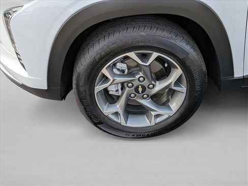 Used 2024 Chevrolet Trax LT w/ Driver Confidence Package image 23