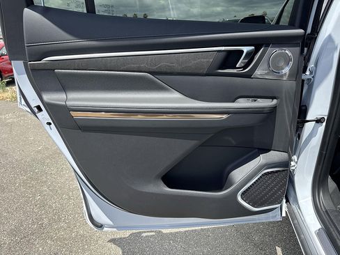 New 2026 Buick Enclave Avenir w/ Super Cruise Package FWD image 24