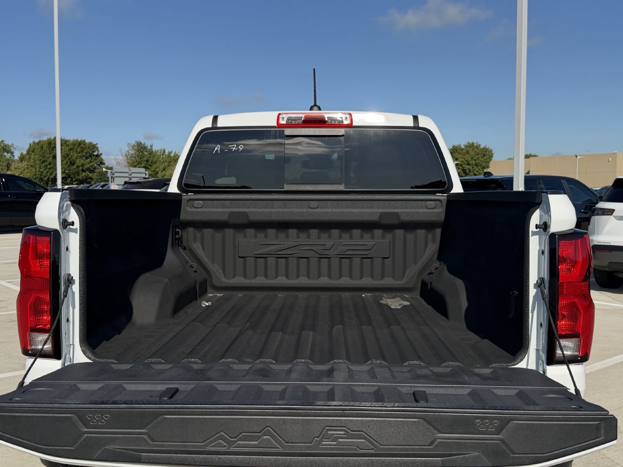 Used 2024 Chevrolet Colorado ZR2 w/ ZR2 Convenience Package III AWD/4WD image 29