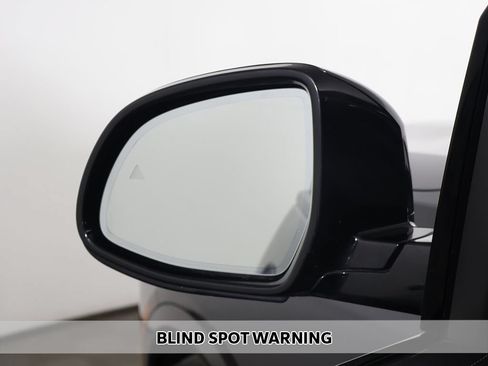 Used 2024 BMW X7 xDrive40i w/ M Sport Package AWD/4WD image 5