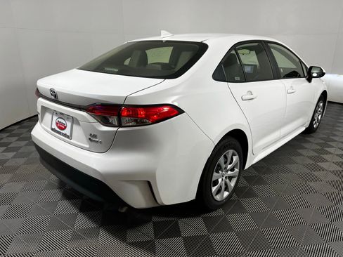 Used 2025 Toyota Corolla LE image 5
