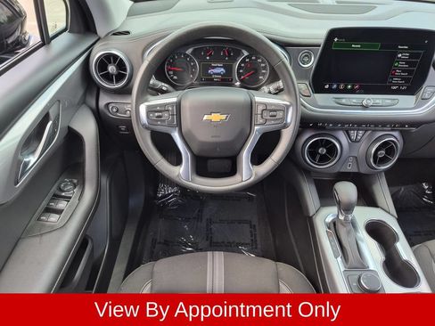 Used 2025 Chevrolet Blazer LT FWD image 25