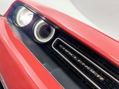 Used 2015 Dodge Challenger SXT w/ Driver Convenience Group RWD image 21