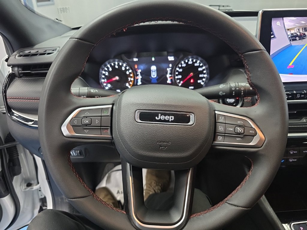Used 2025 Jeep Compass Trailhawk AWD/4WD image 24