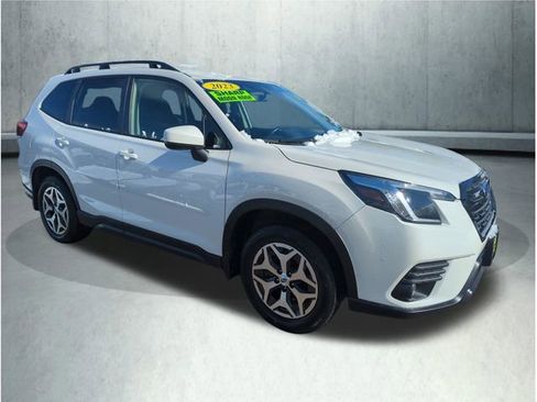 Used 2023 Subaru Forester Premium image 8