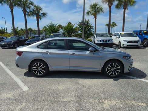 New 2025 Volkswagen Jetta SE image 3