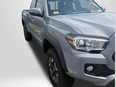 Used 2019 Toyota Tacoma TRD Off-Road AWD/4WD image 2