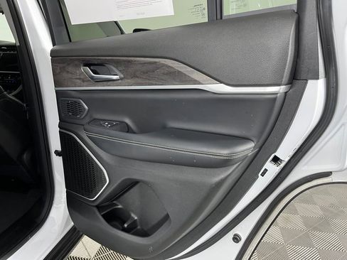 Used 2024 Jeep Grand Cherokee Limited w/ Black Appearance Package image 14