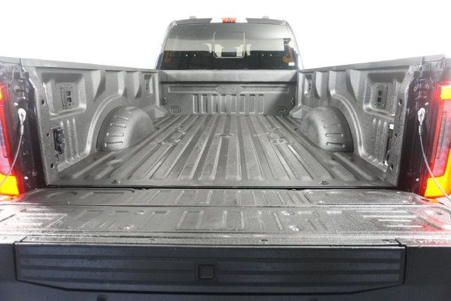 Used 2024 Ford F450 Platinum w/ FX4 Off-Road Package AWD/4WD image 31