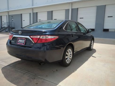 Used 2017 Toyota Camry LE image 5