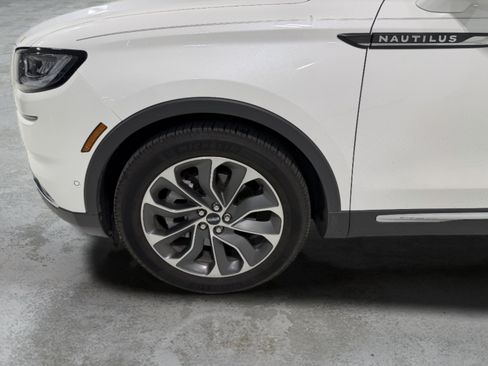 Used 2022 Lincoln Nautilus Reserve w/ Equipment Group 201A FWD image 9