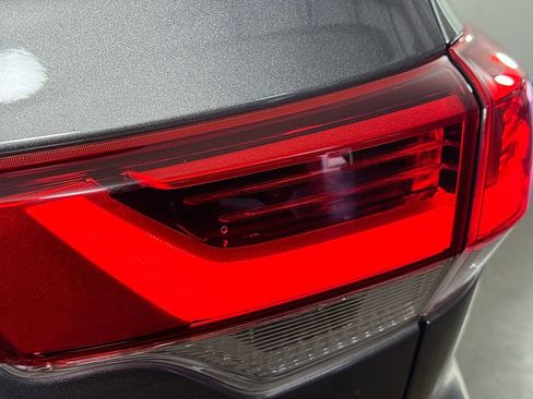 Used 2018 Toyota Highlander XLE FWD image 34