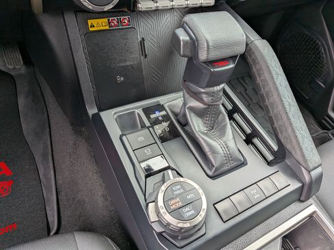 Used 2024 Toyota Tacoma TRD Off-Road w/ TRD Off Road Upgrade Package image 31