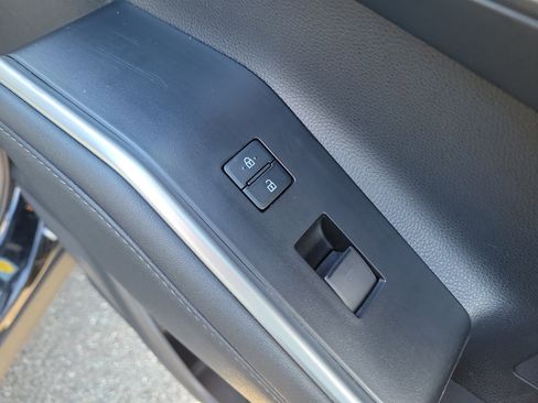 Used 2023 Toyota Highlander XSE FWD image 11