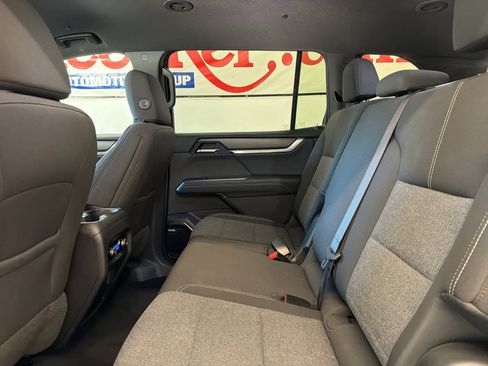 Used 2025 GMC Acadia Elevation image 24