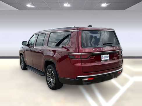 Used 2024 Jeep Wagoneer L Series II w/ Flexible Seating Group RWD image 3