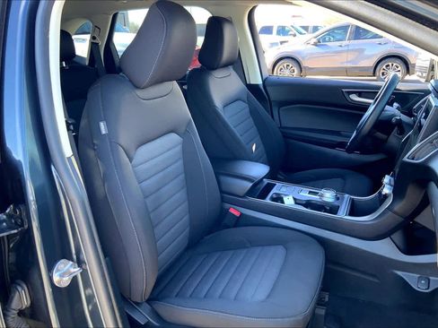 Certified 2024 Ford Edge SE w/ Black Appearance Package image 9
