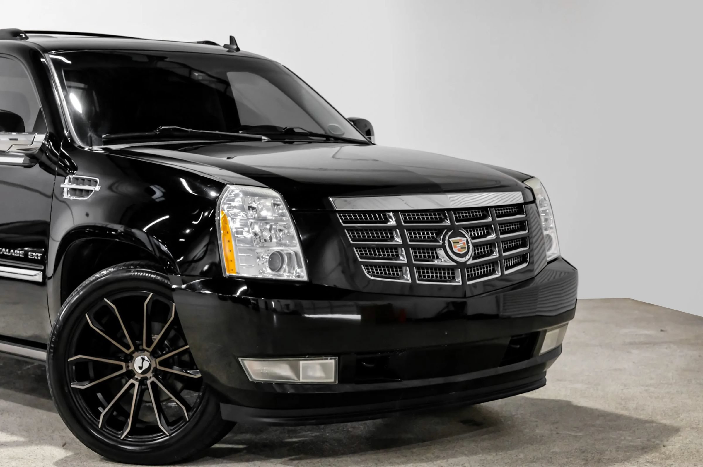 Used 2012 Cadillac Escalade EXT Premium AWD/4WD image 12