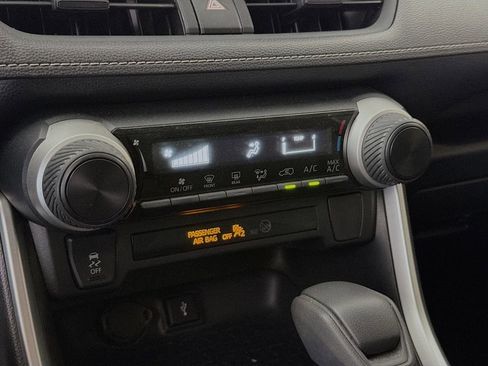 Used 2022 Toyota RAV4 LE image 13