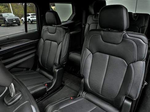 Used 2021 Jeep Grand Cherokee L Overland w/ Luxury Tech Group IV image 17