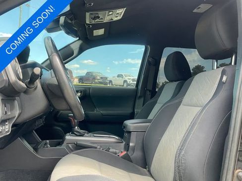Used 2021 Toyota Tacoma TRD Off-Road w/ Technology Package AWD/4WD image 2
