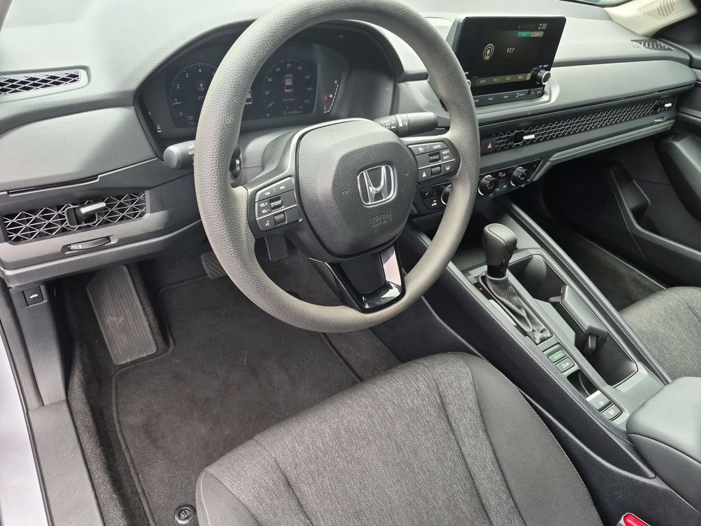 Used 2025 Honda Accord SE image 15
