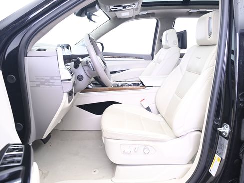 Used 2025 Cadillac Escalade Sport Platinum AWD/4WD image 31