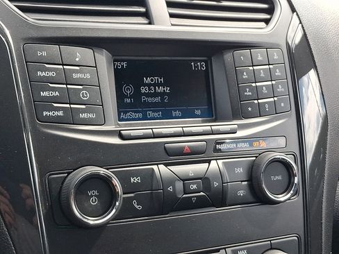 Used 2019 Ford Explorer XLT FWD image 17